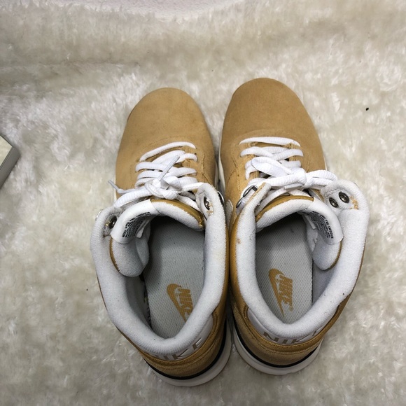 Nike shoes - Picture 5 of 6